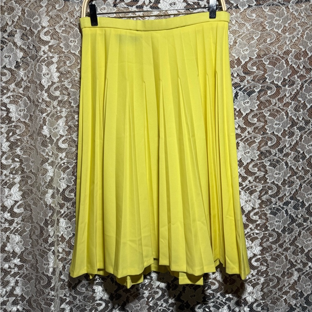 Vintage Givenchy Sport Bright Yellow Pleated A-Line midi Skirt sz 14, but med.